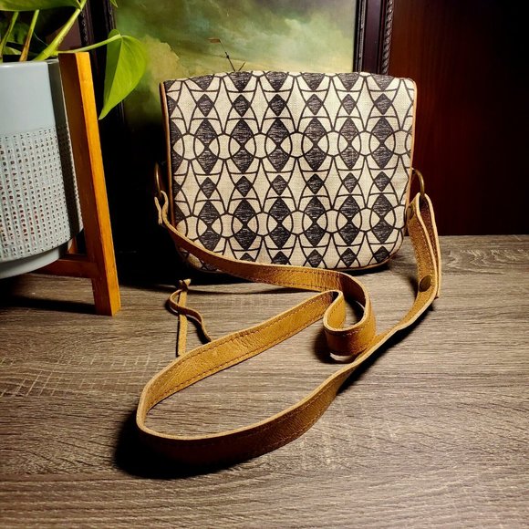 Ambercrombie & Kent Travel Shoulder Bag Safari Batik Floral Print 14 3/4 in x 9" - Picture 1 of 8